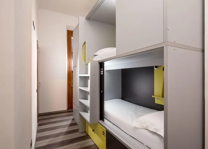 Hostel Free Rom